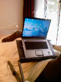 laptoptafel voor op bed (foto 1)